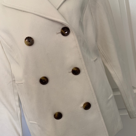 Beautiful White Jacket - Picture 2 of 10